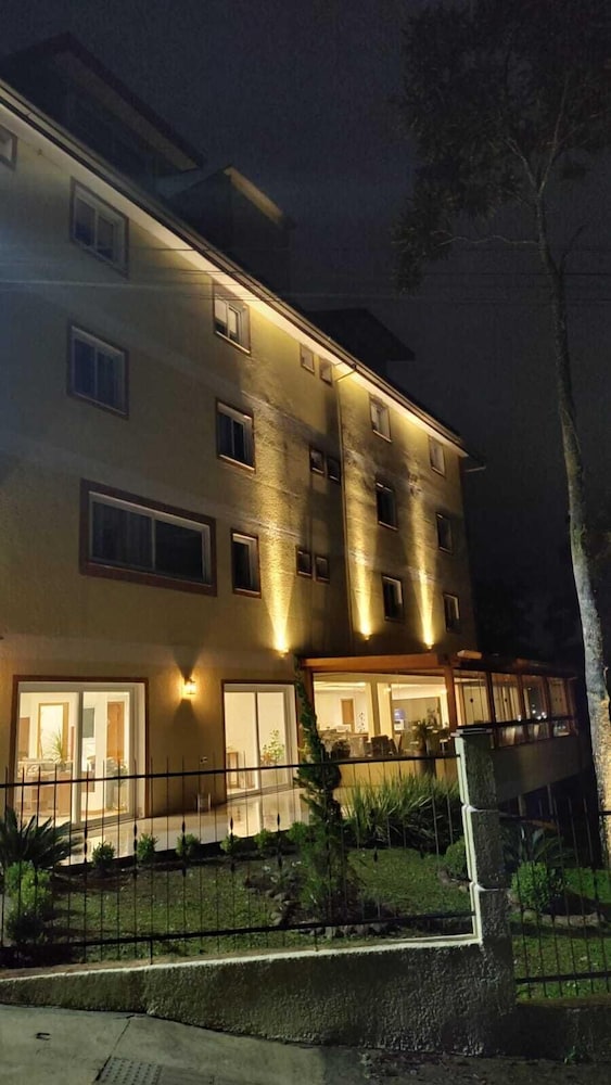 Hotel Golden Hills 1/36