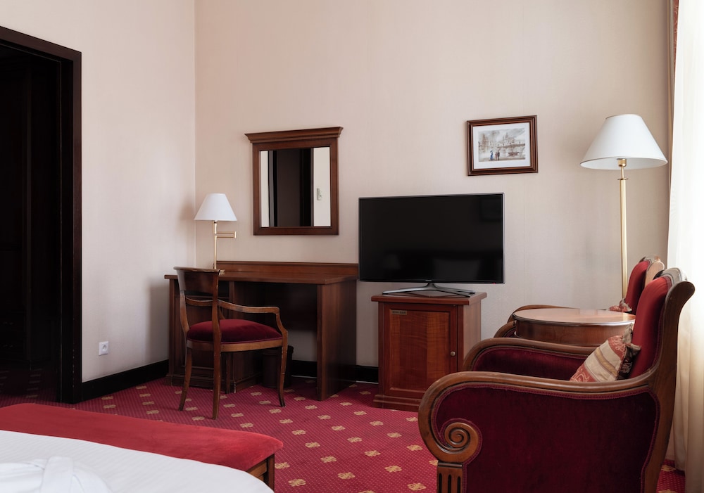 Grand Hotel Tien Shan 63/64