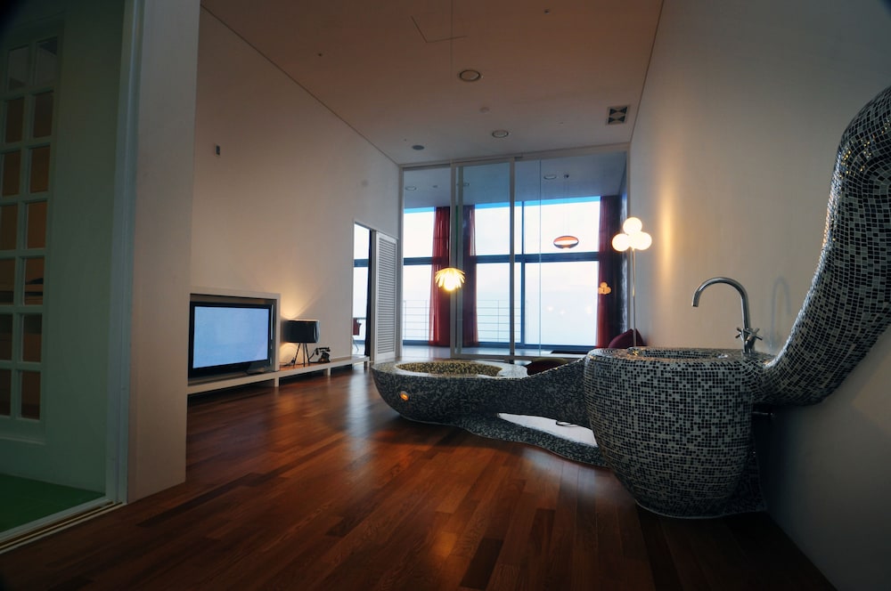 Haslla Art World Museum Hotel 56/64