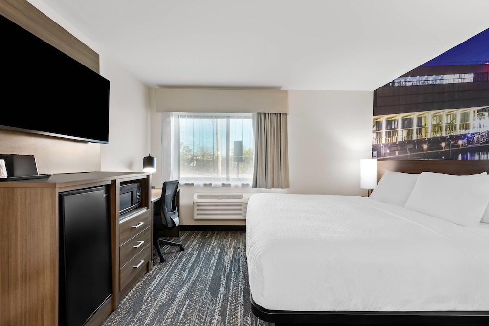 Senior, King Bed, Accessible