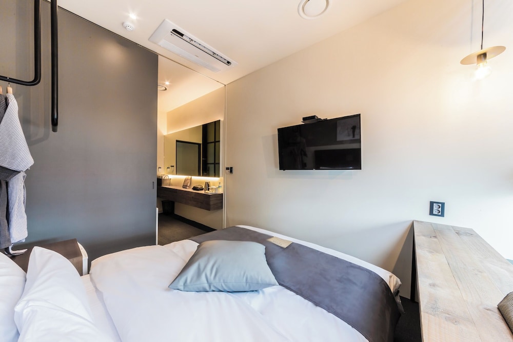 Room, Double Bed, City Avenue View