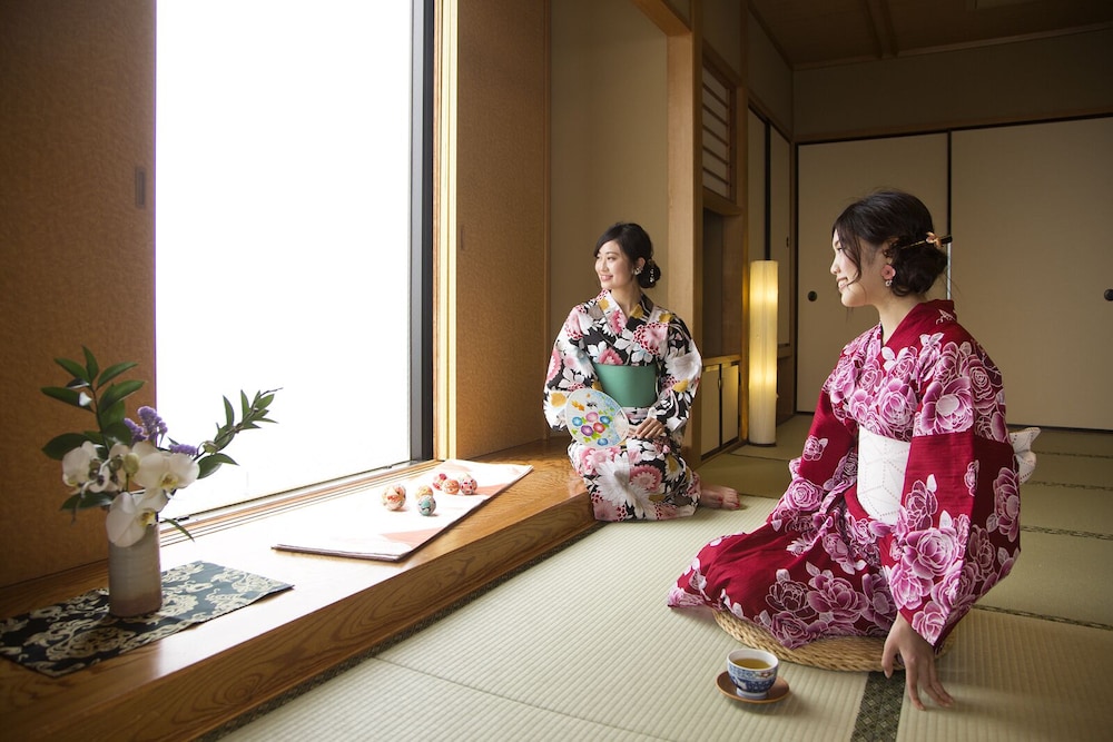 Ryugu Hotel 4/68