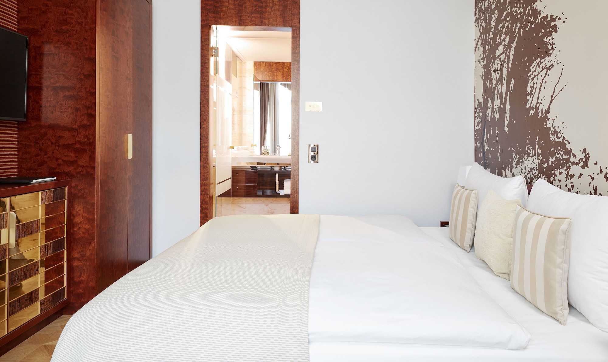 EXECUTIVE, APARTMENT, DOUBLE BED