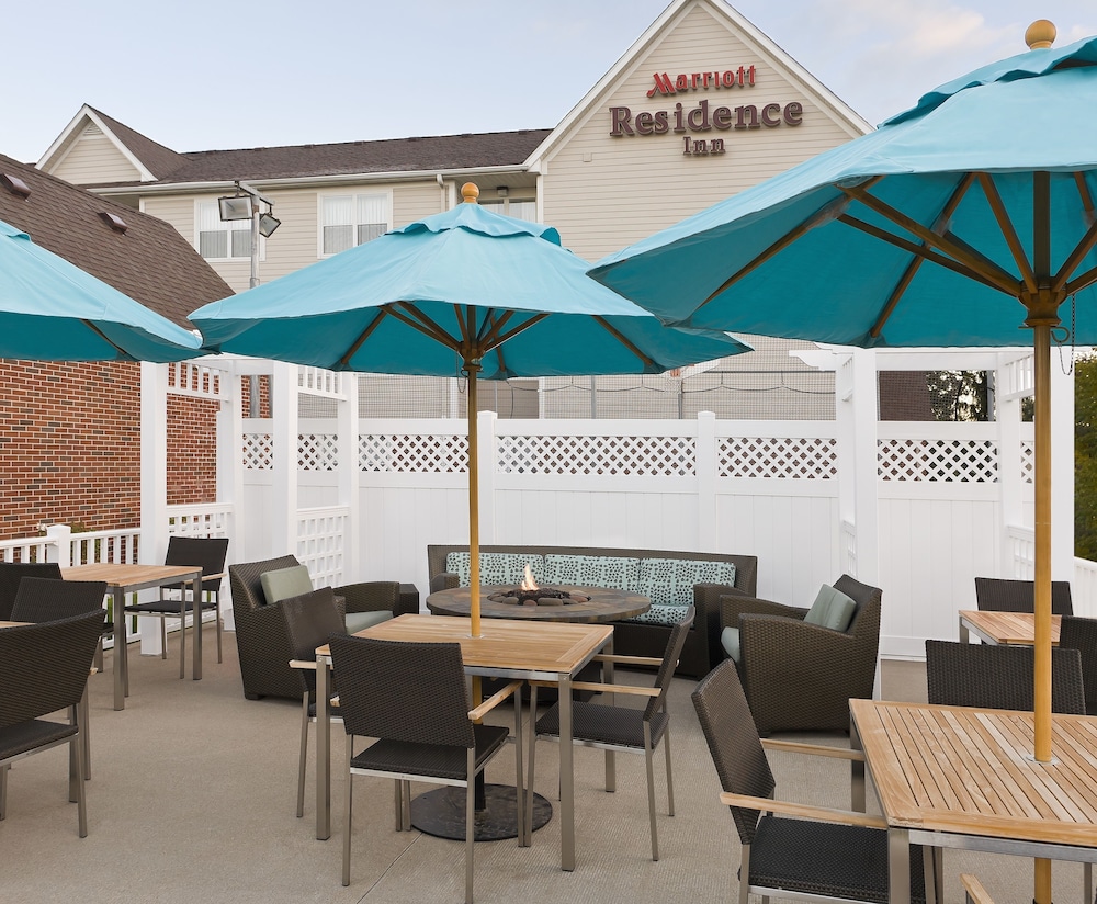 MainStay Suites Appleton Airport - Fox River Mall Area 34/46