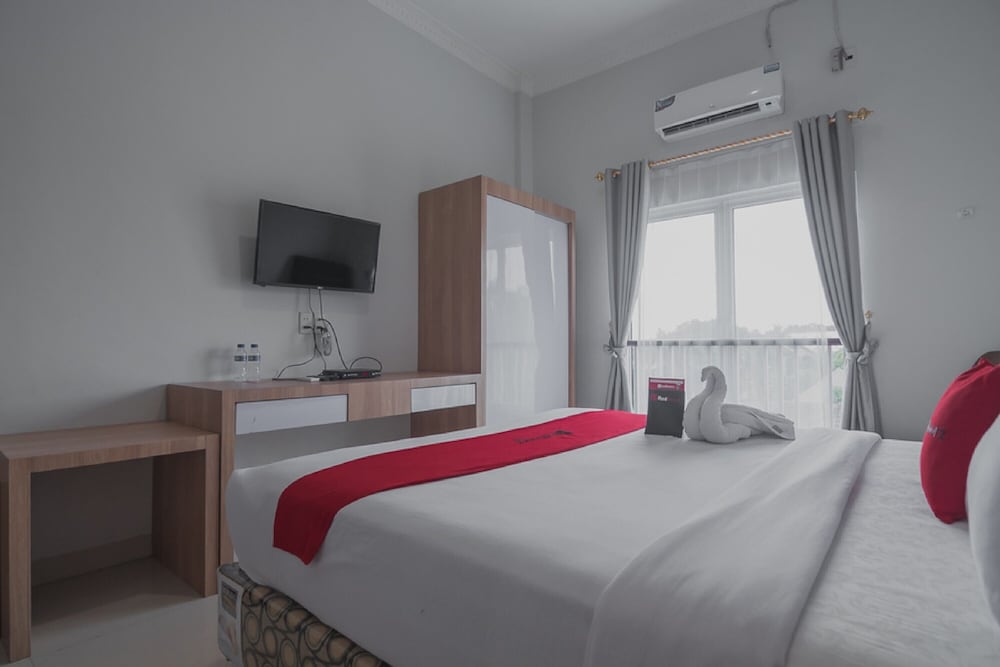 Reddoorz Near Hermes Place Polonia Medan 17/34