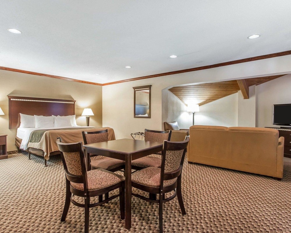 Quality Inn Macomb Near University Area 24/38
