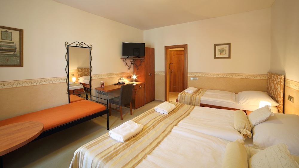 Hotel Roudna 24/69
