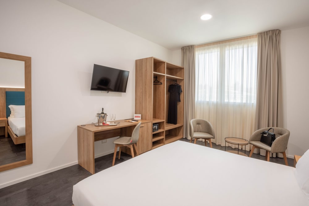 V Hotel 20/54