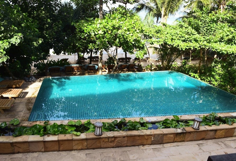 The Narima Bungalow Resort 7/45