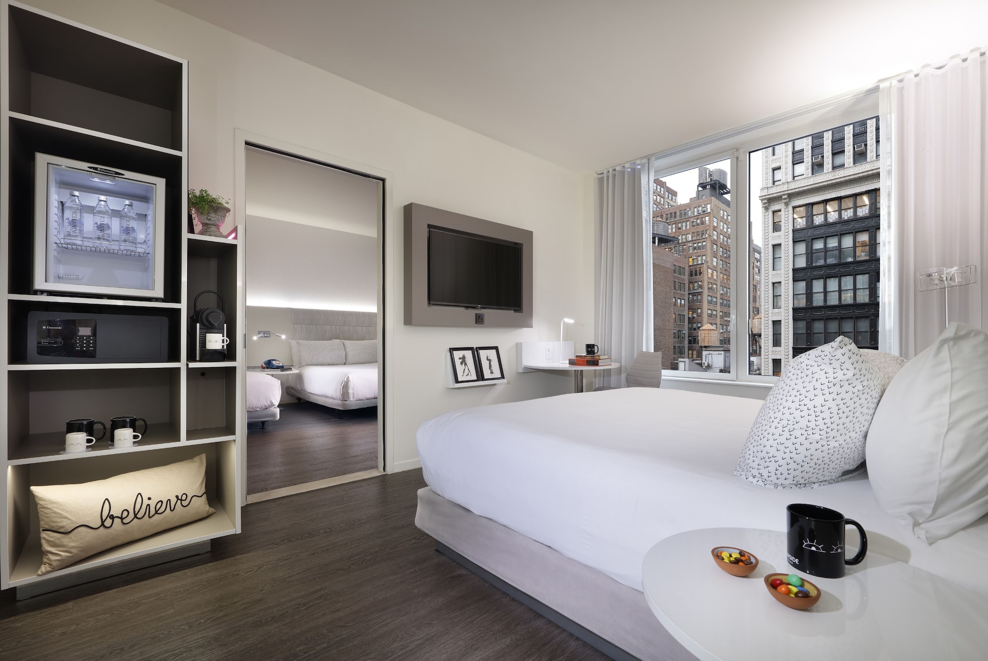 INNSIDE, KING BED