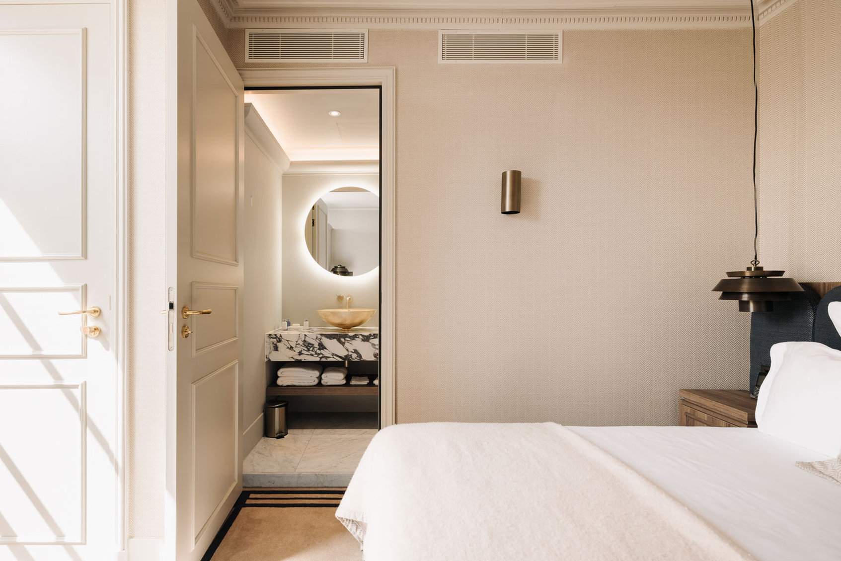 Hotel Seven One Seven 14/23