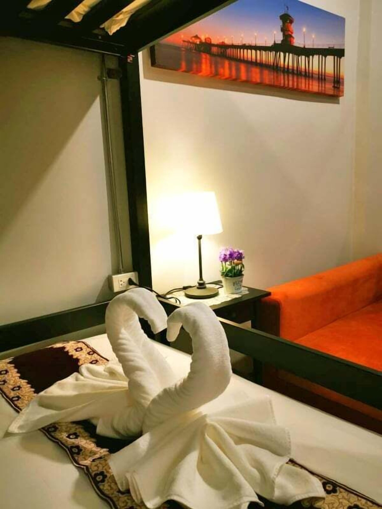 STANDARD, SHARED BATHROOM