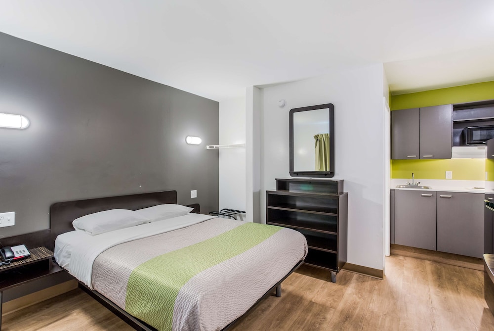 Studio 6 Extended Stay - Jacksonville, FL - South 18/46