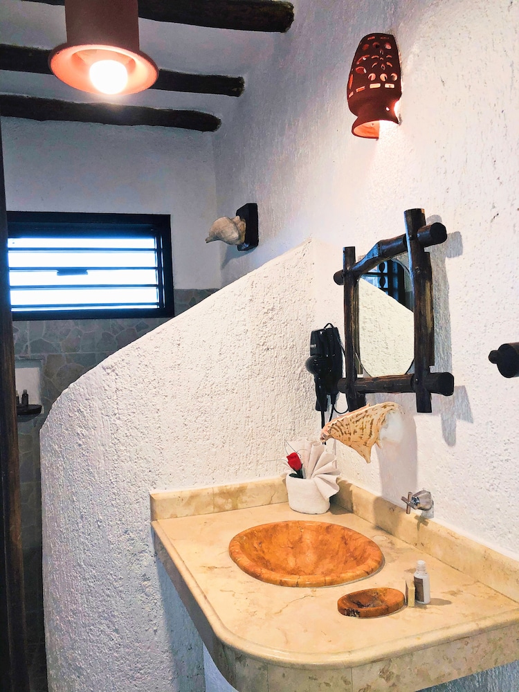 Beachfront Hotel La Palapa - Adults Only 11/36