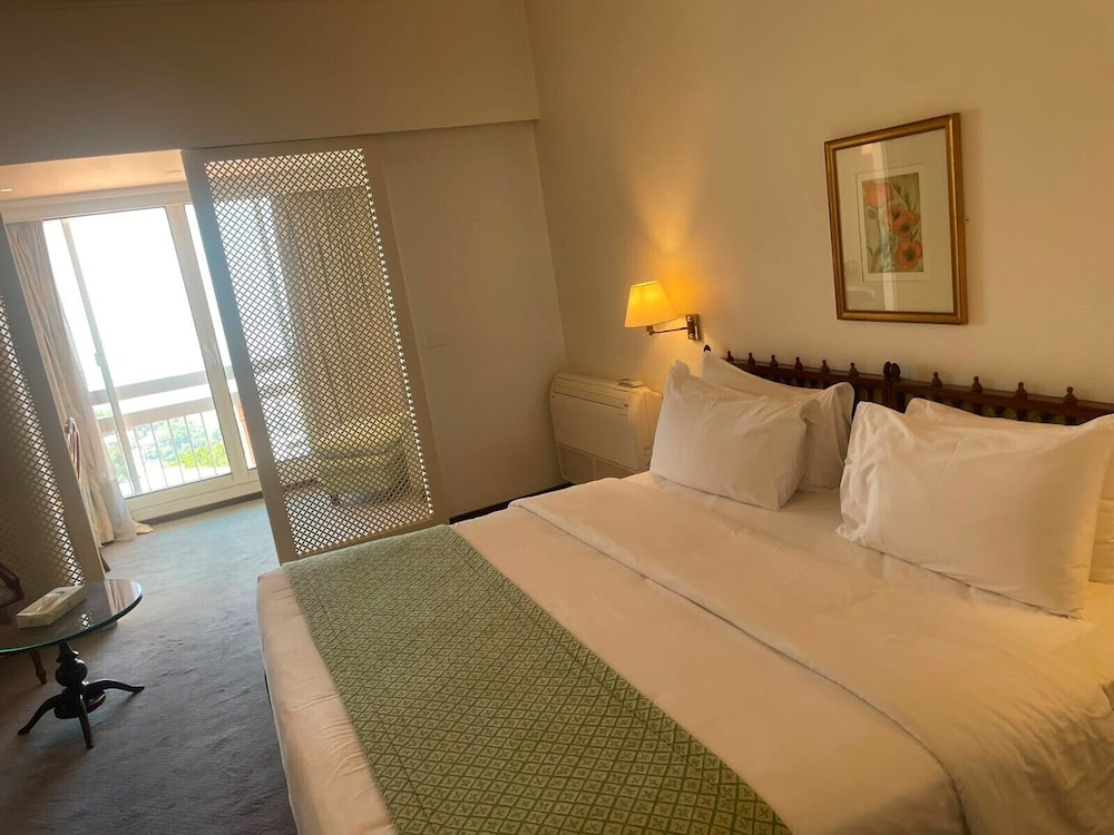 Al Bustan Hotel & Spa 12/50
