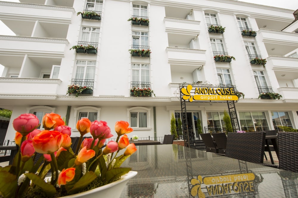 Andalouse Airport Suite Hotel 1/50