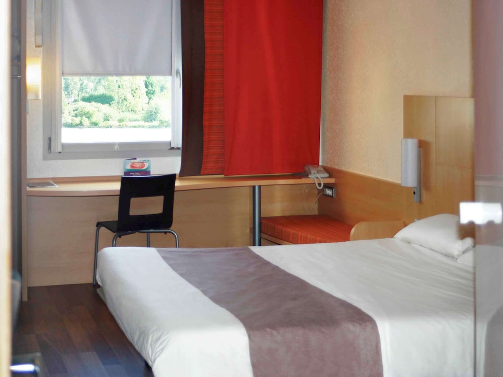 Ibis Laon 12/43
