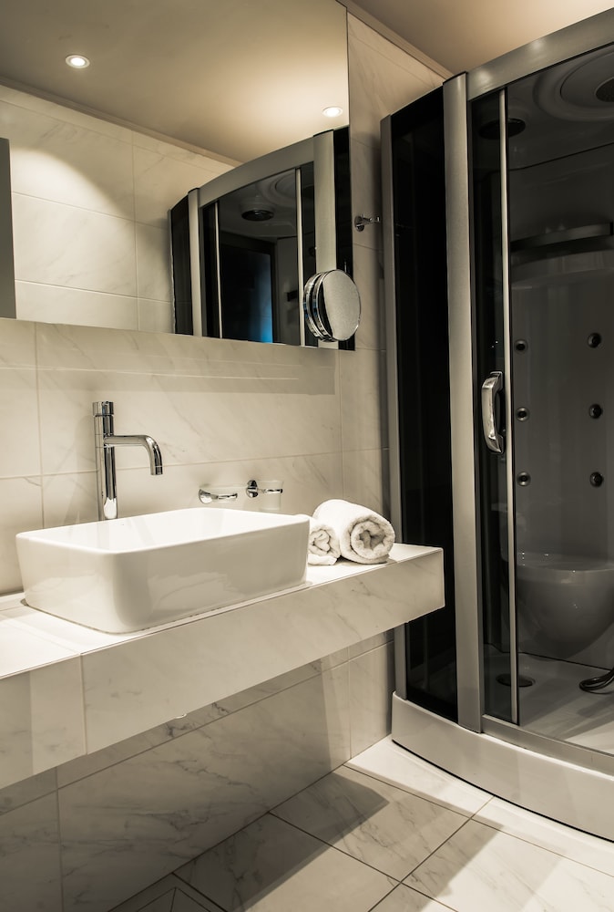 Elia Bettolo Hotel 27/69