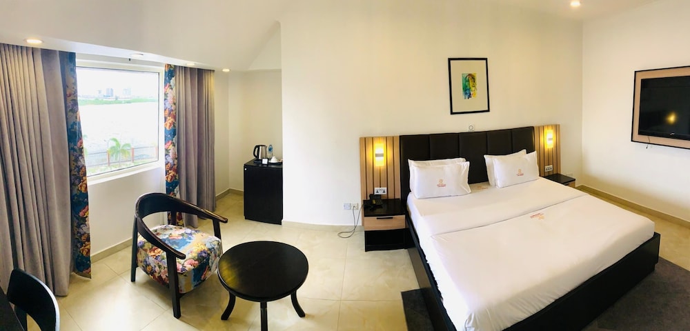 Deluxe, King Bed, Lagoon View، Hotel Bon Voyage 2/6