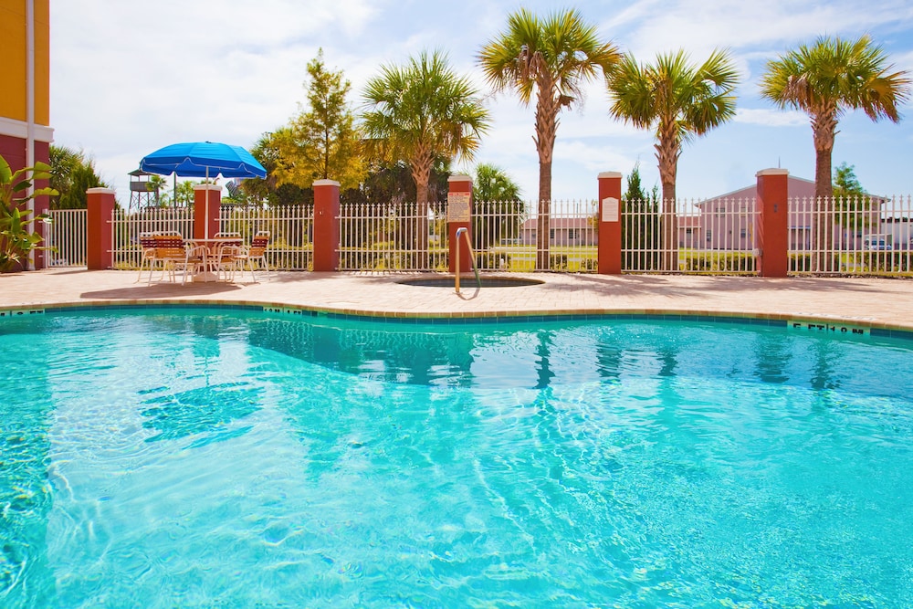 Holiday Inn Express Hotel & Suites Port Richey 8/63