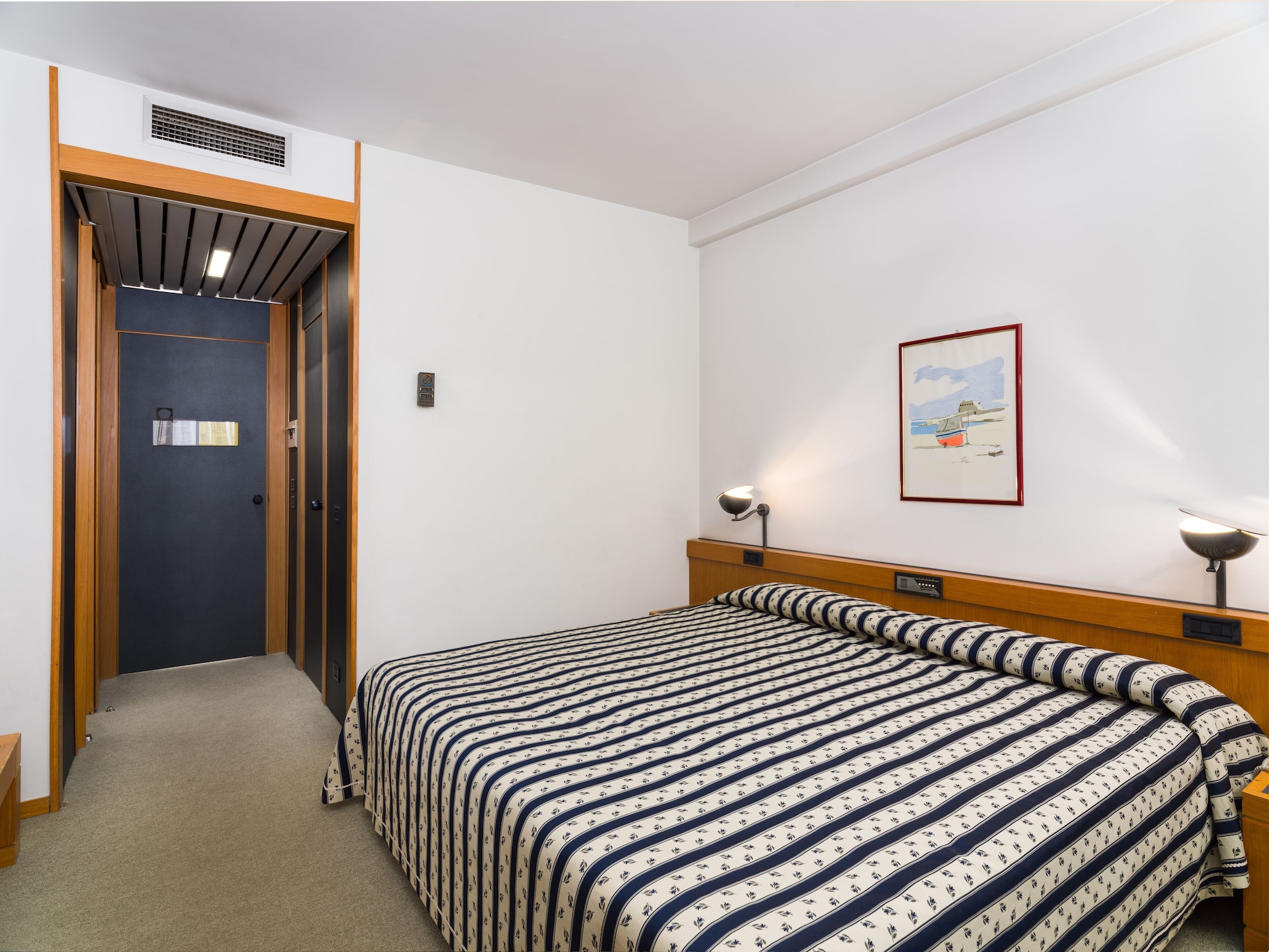 ROOM, QUADRUPLE