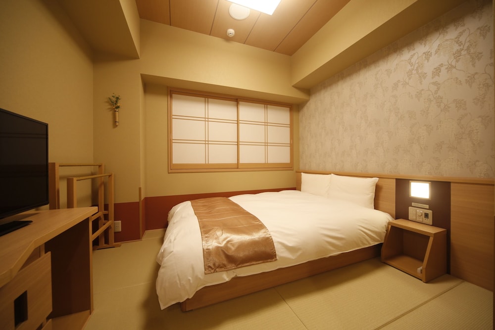 ROOM, QUEEN BED