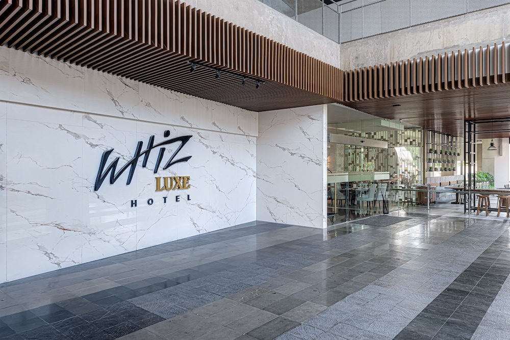 Whiz Luxe Hotel Spazio Surabaya 27/29