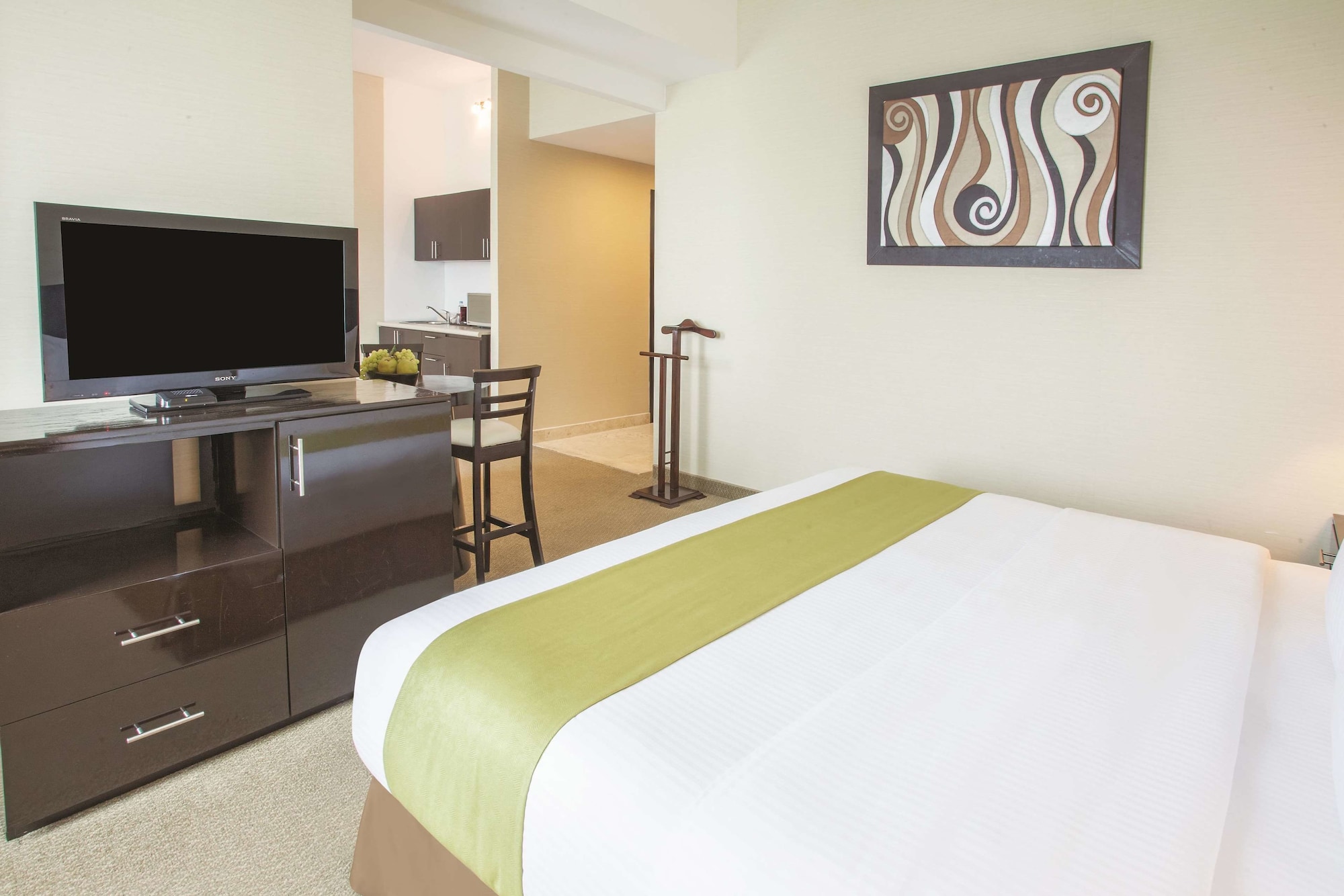 Executive, King Bed, La Quinta by Wyndham Poza Rica 3/4
