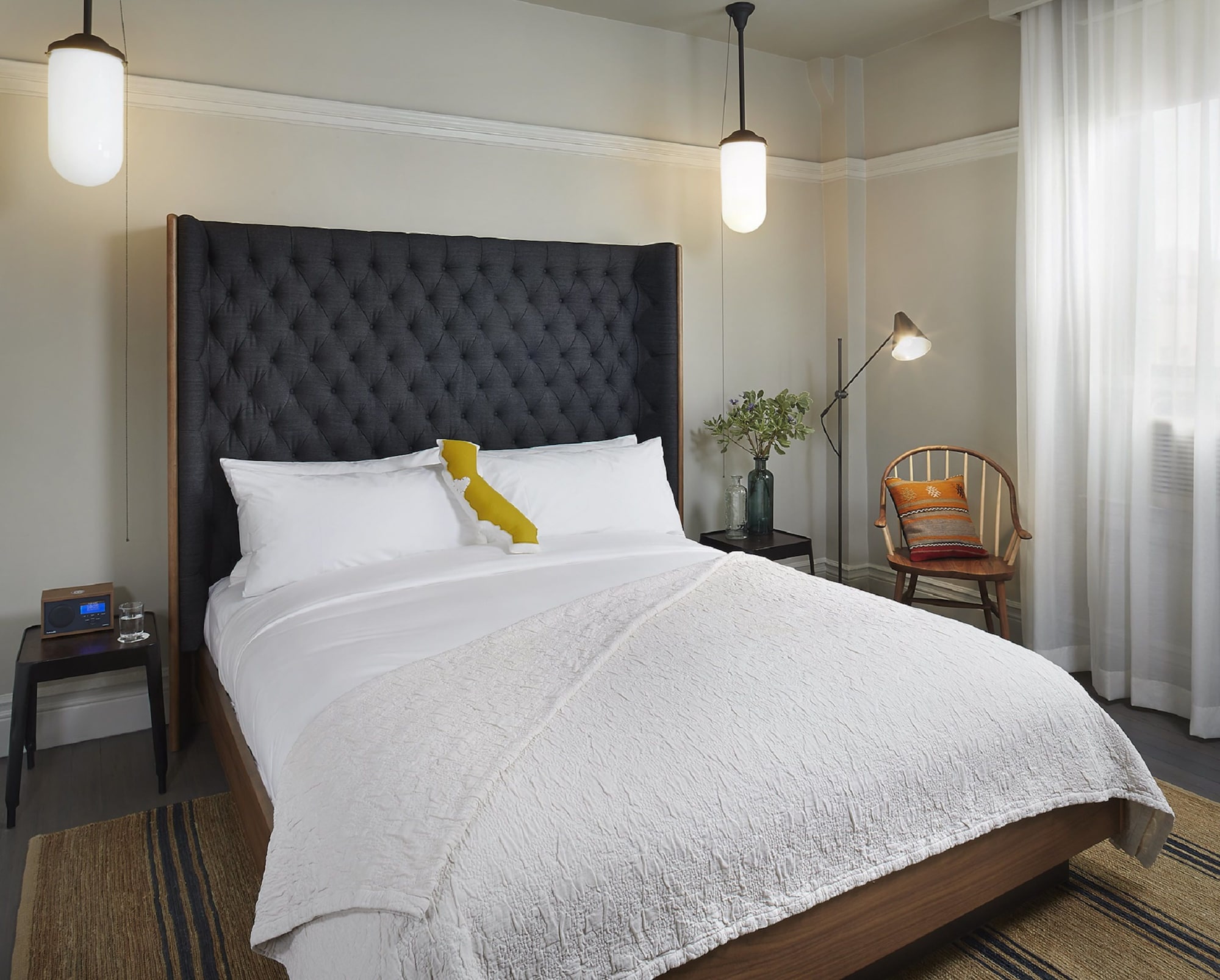DELUXE, KING BED