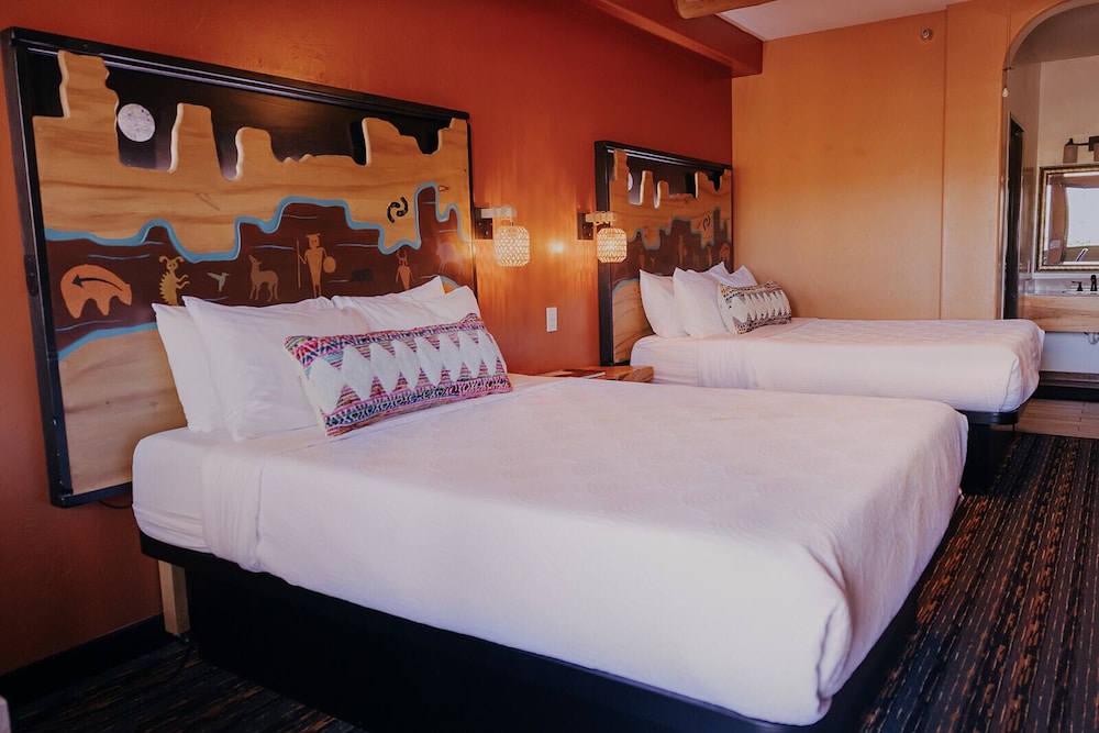SERENE, QUEEN BED