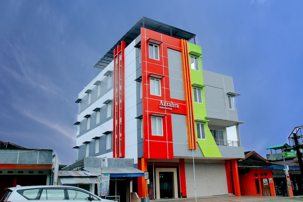 OYO 1006 Azzahra Guest House 2/16