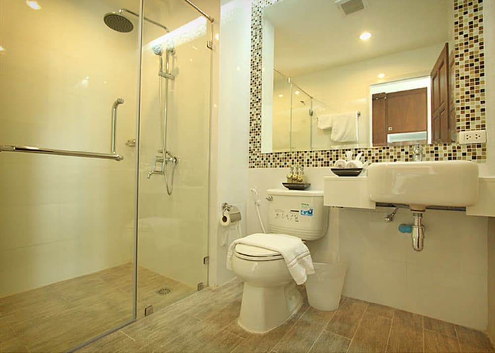 AT RESIDENCE SUVARNABHUMI 69/74