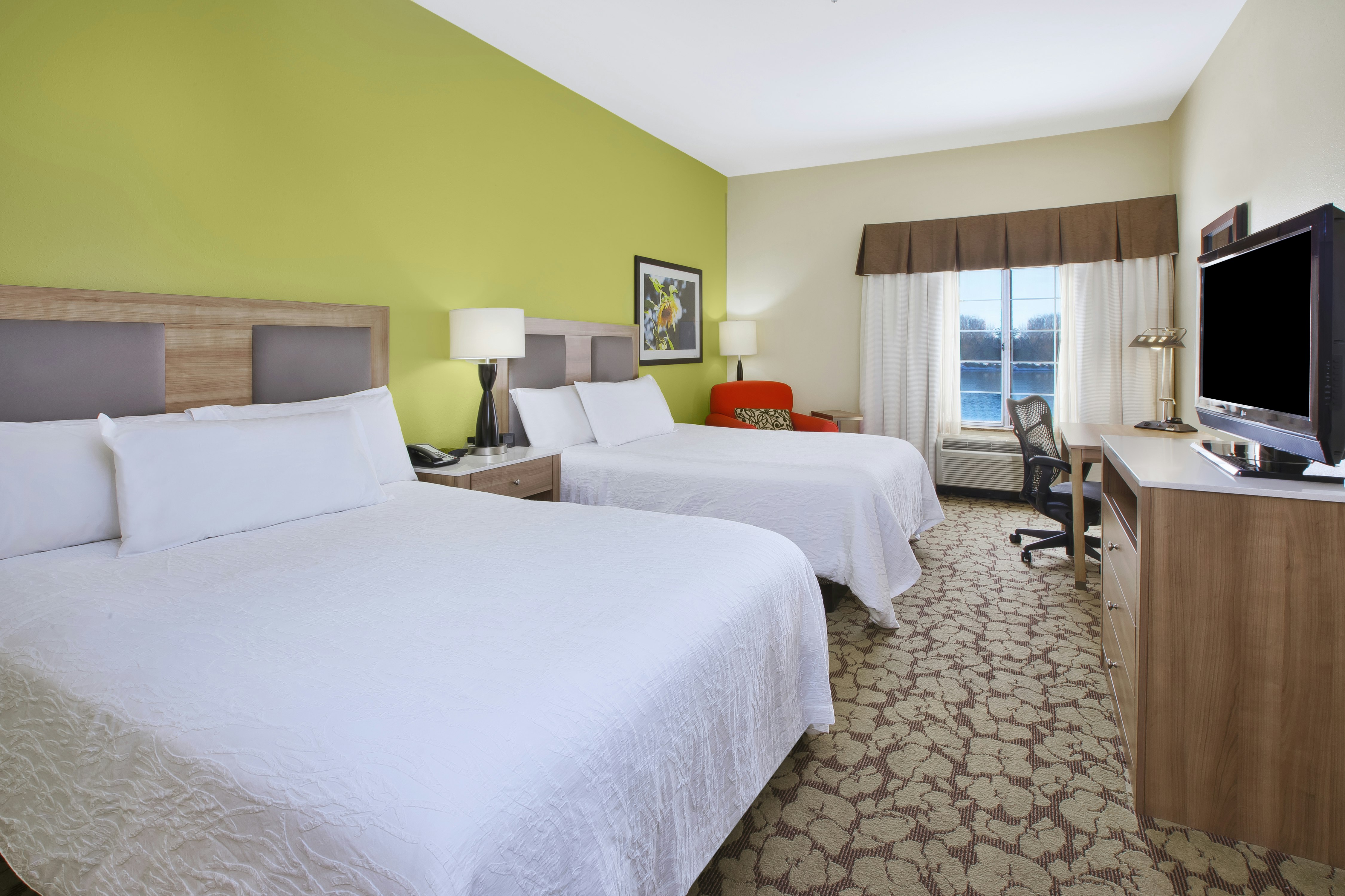 DELUXE, 2 QUEEN BEDS, LAKE VIEW