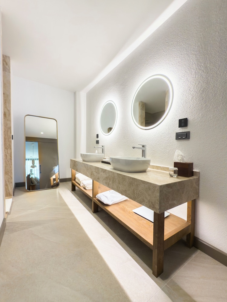Cape Bodrum Luxury Hotel Beach 10/79