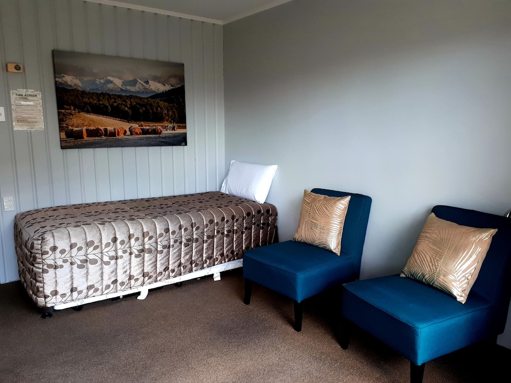 Edgewater Motel 53/71