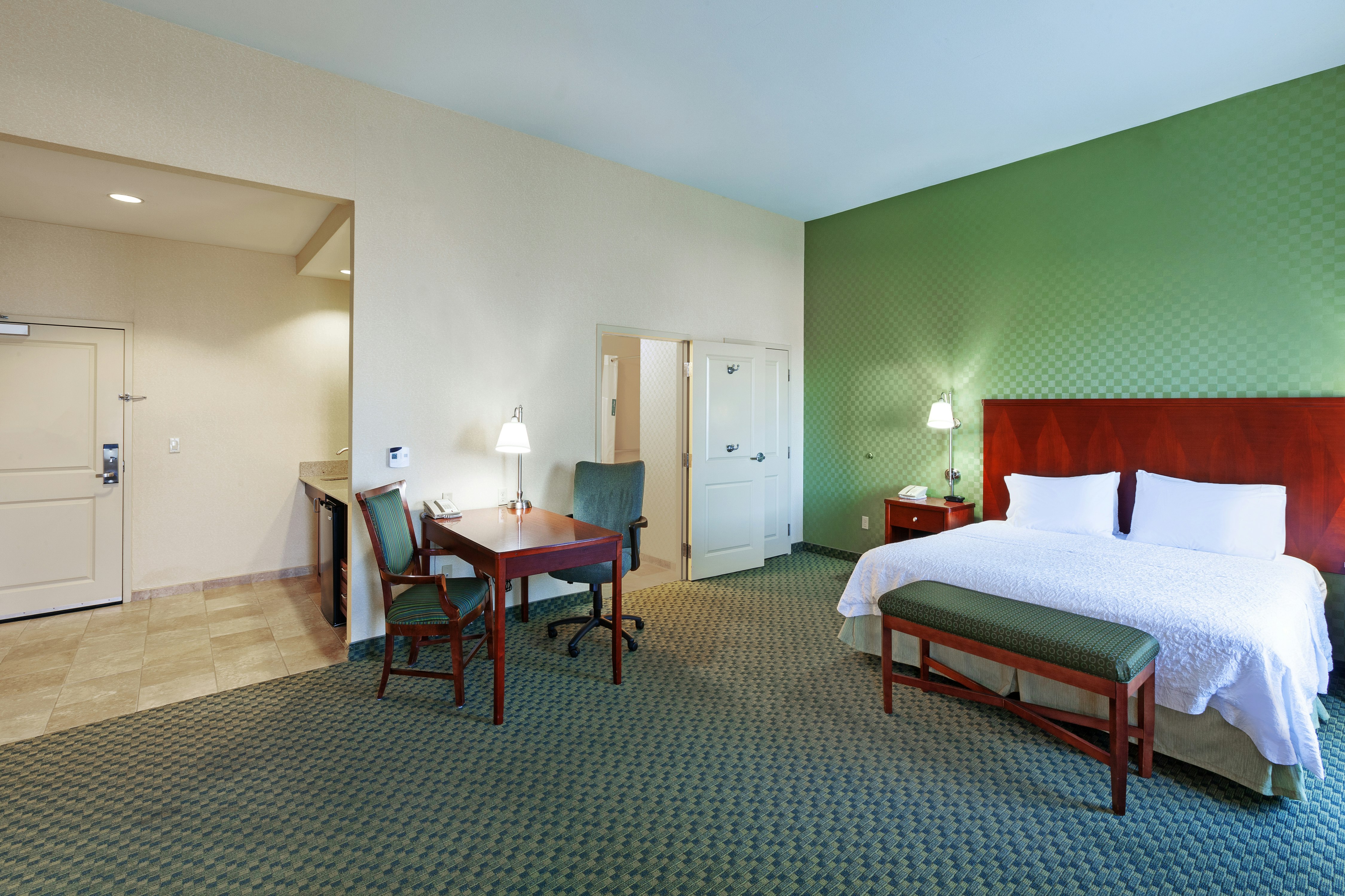STUDIO, KING BED, ACCESSIBLE