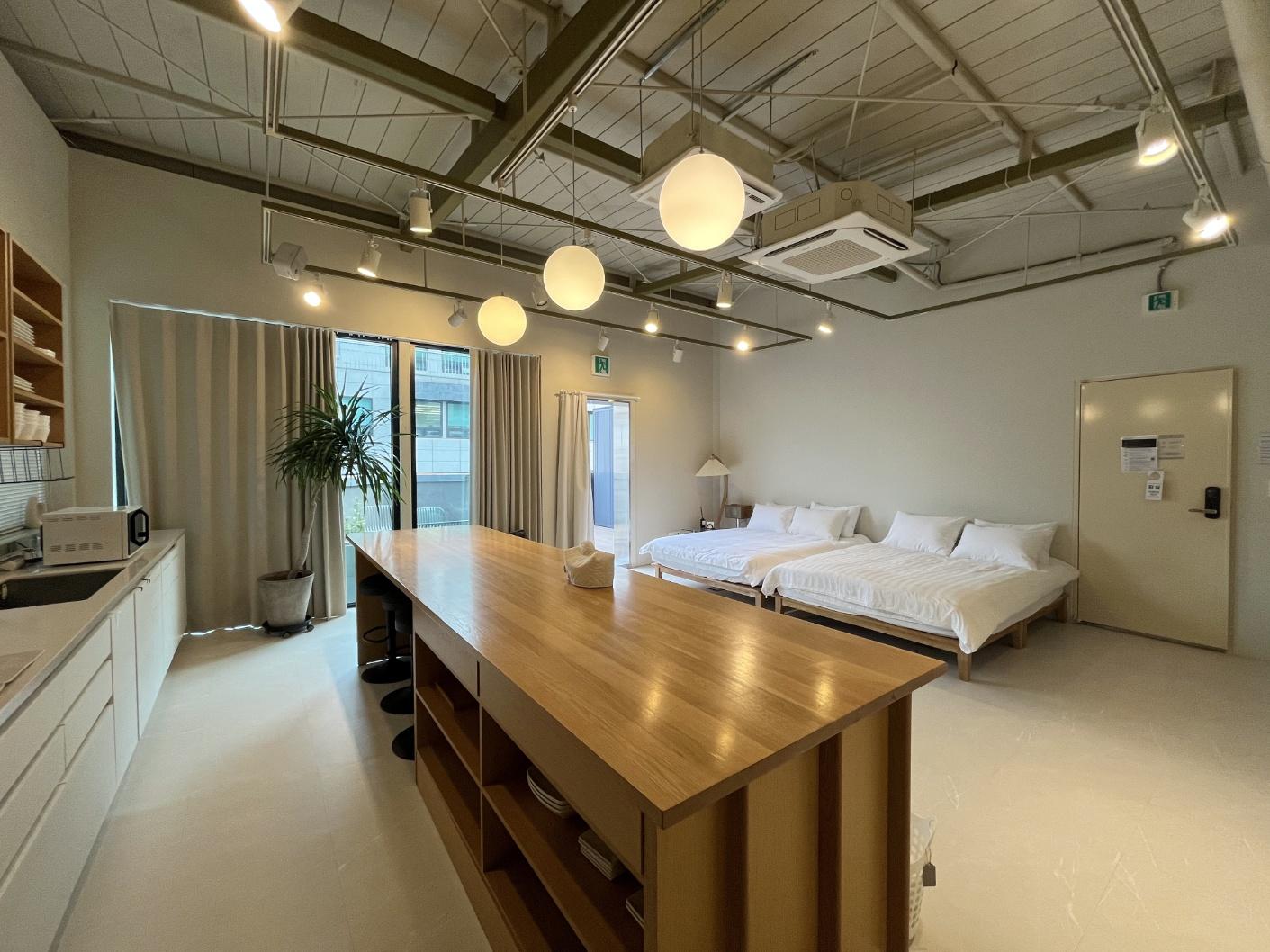 East, Suite, Terrace