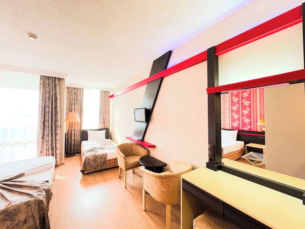 Senza Sunset Beach Hotel 52/87