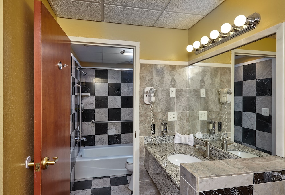 Ocean Inn and Suites 28/72
