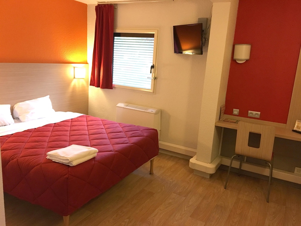 PREMIERE CLASSE PARIS OUEST - NANTERRE - LA DEFENSE 13/33