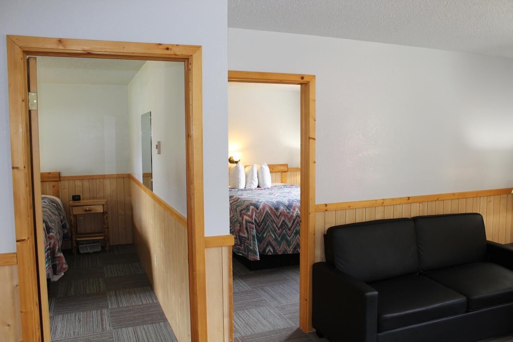 Alpine Motel 12/25