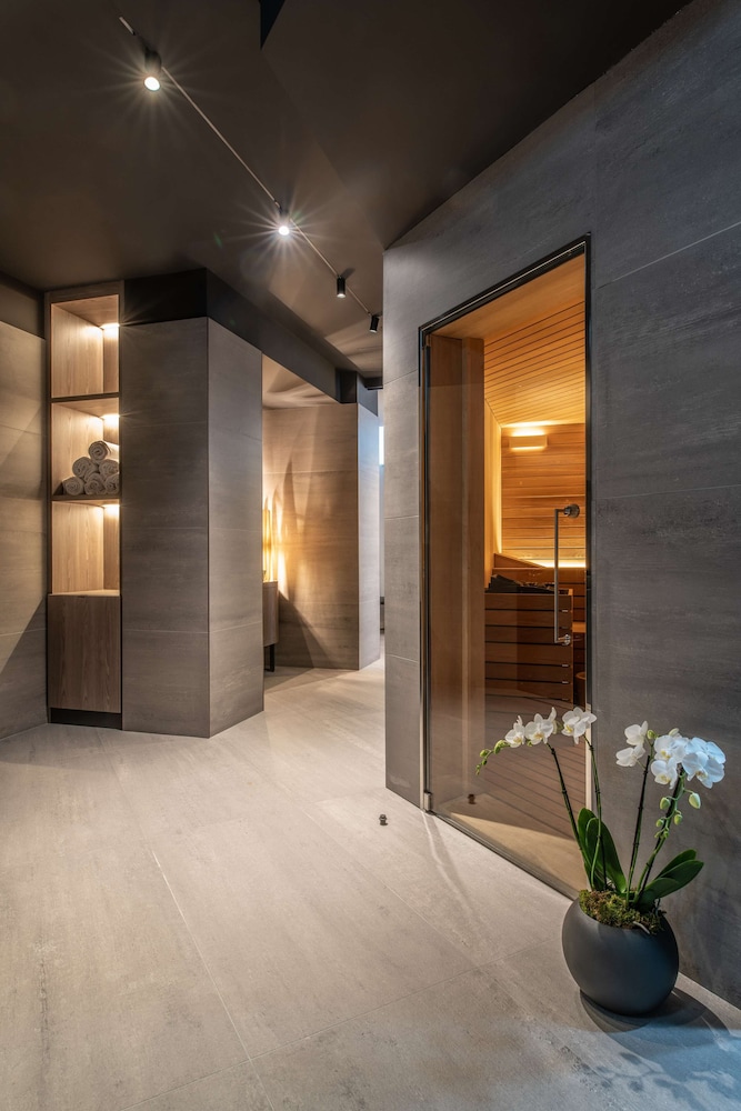 Radisson Collection Hotel, Palazzo Touring Club Milan 40/73