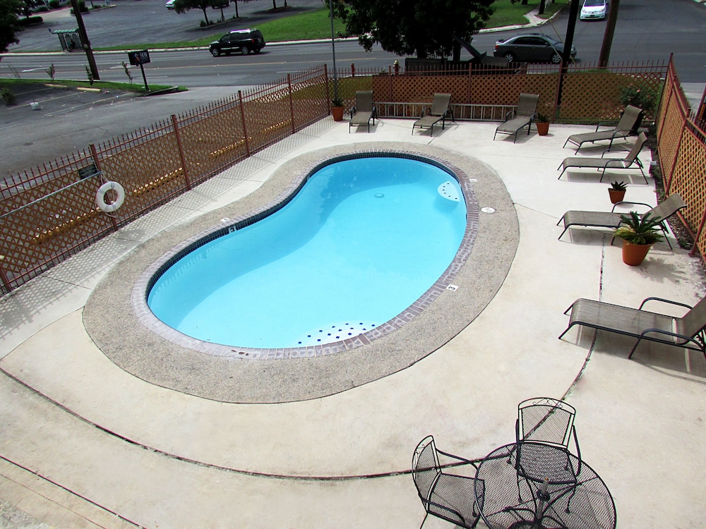 Econo Lodge San Antonio Near SeaWorld - Medical Center 4/40