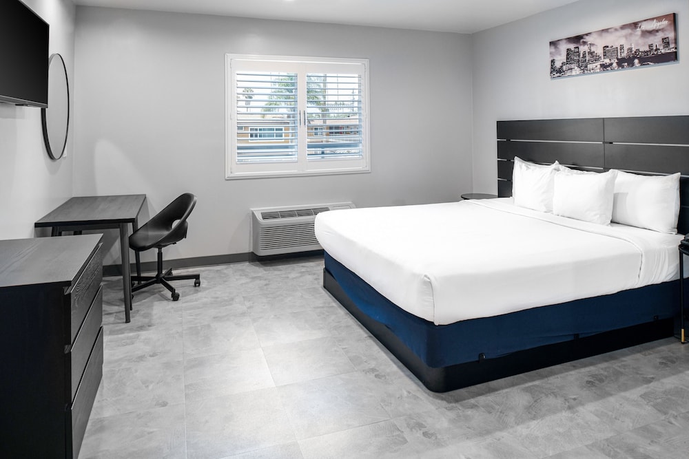 Hollywood Inn Express LAX 23/35