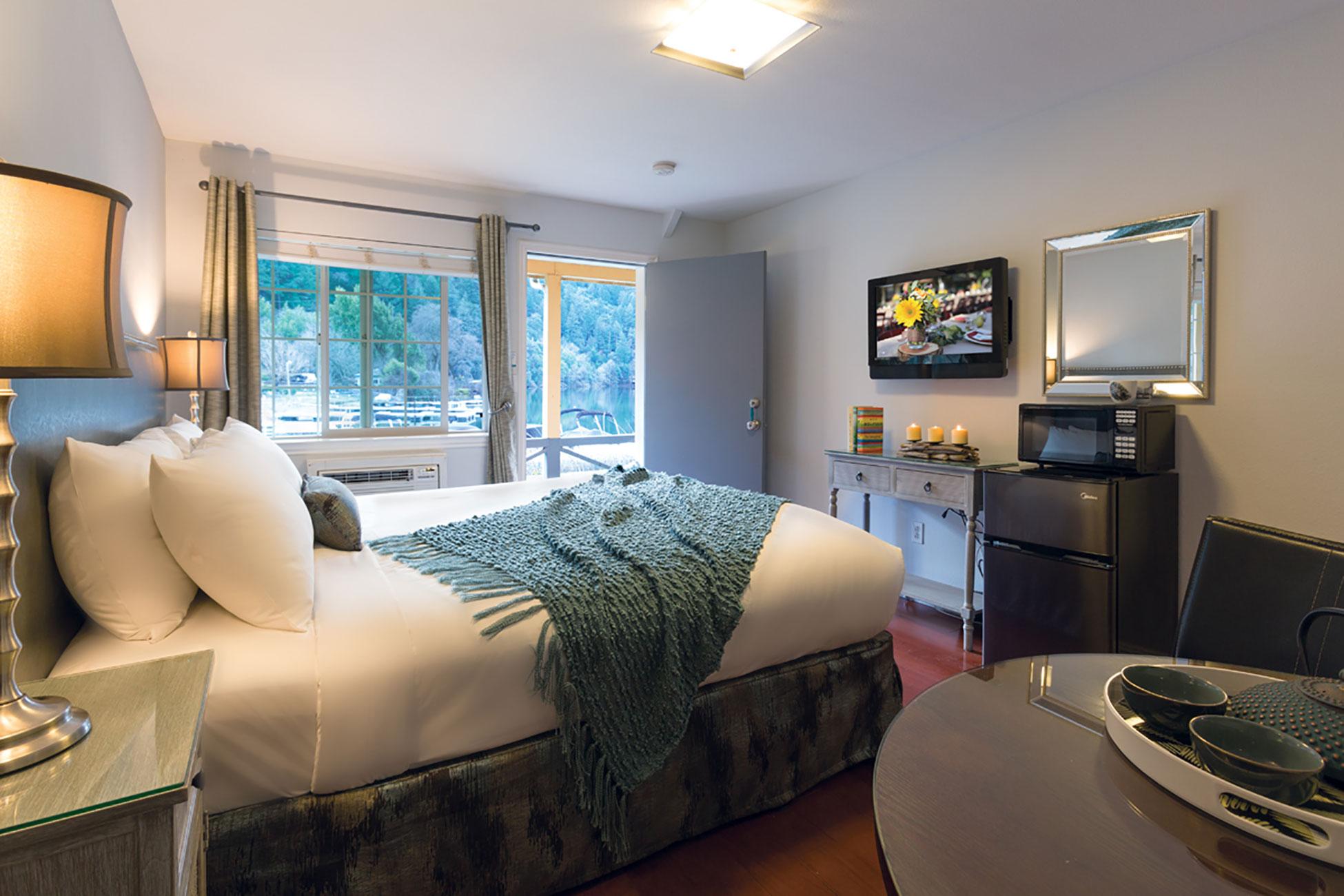 Room, Water Front