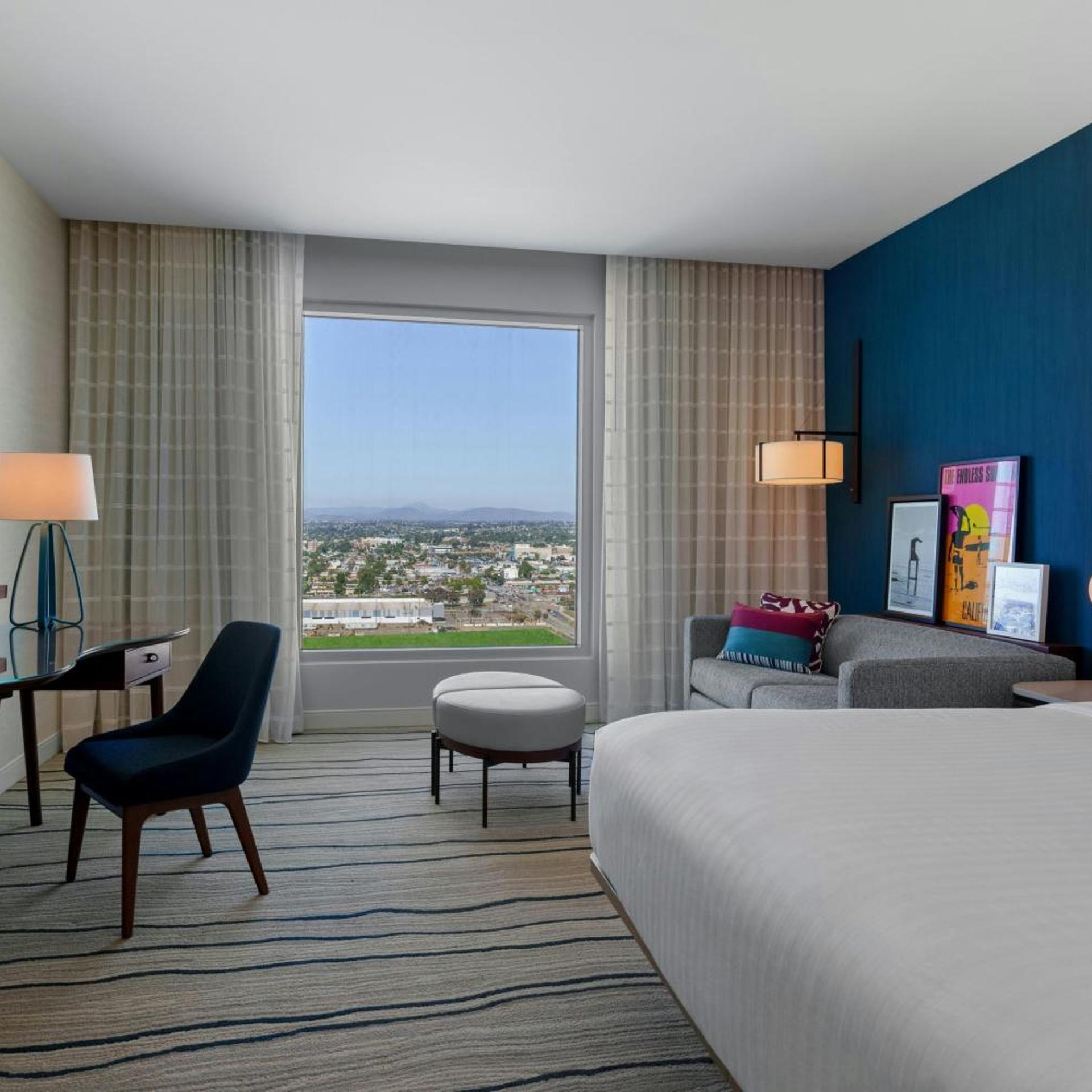 غرفة بسرير كينج بإطلالة على الجبل مع أريكة لذوي الإعاقة، Gaylord Pacific Resort & Convention Center 2/3