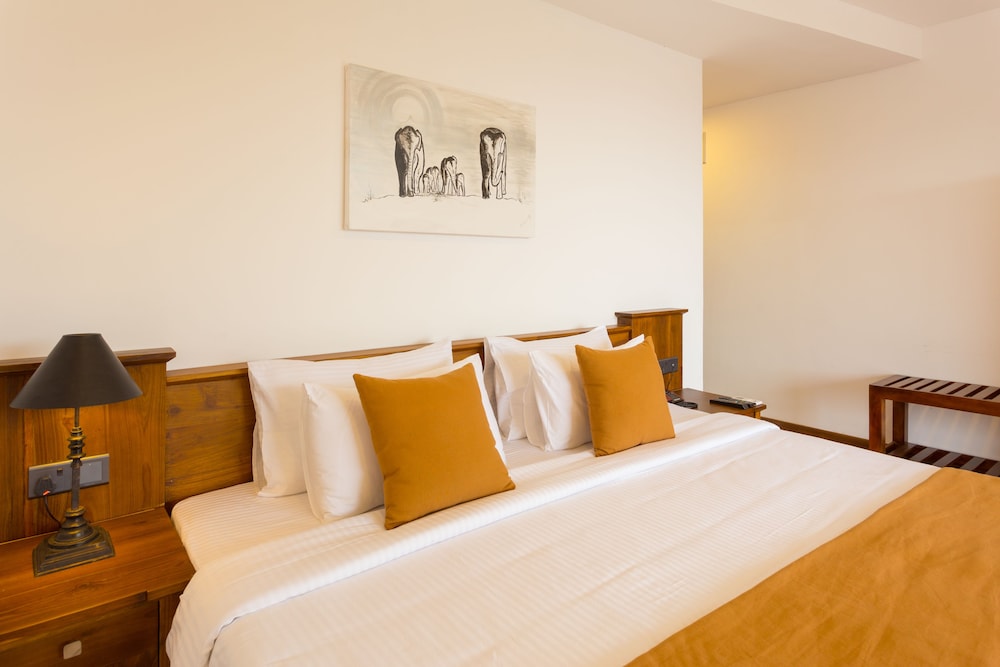 Sandriana Lake View Hotel 13/35