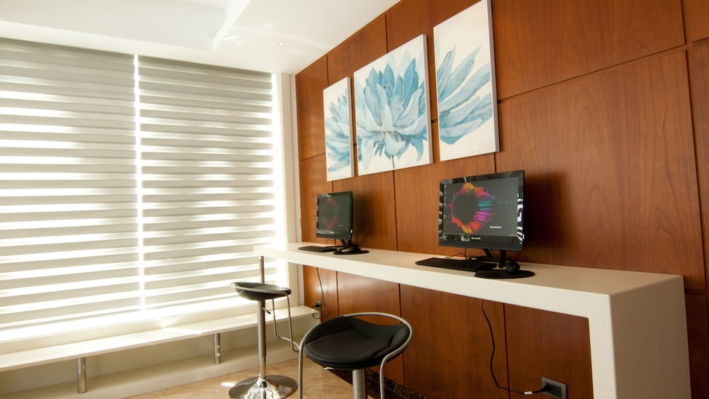 Lyz Business Hotel 43/44