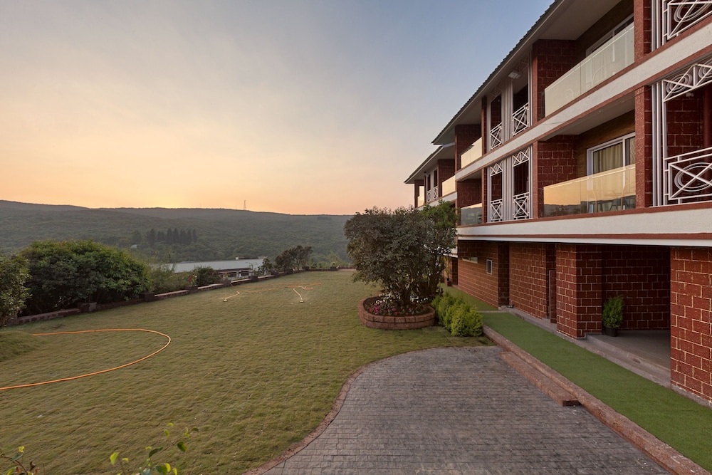 Bella Vista Resort 59/68
