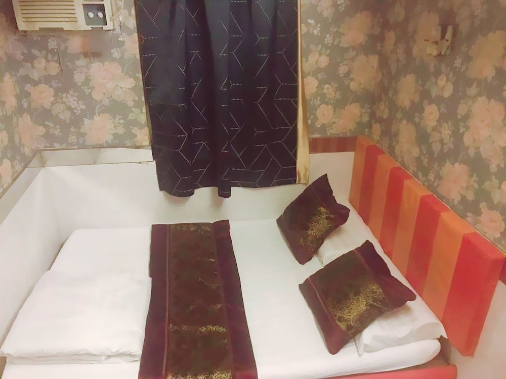 Royal Capital Hotel 12/16
